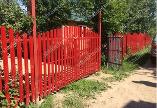 Забор евроштакетник горокой в Кемерово цвет рубин
